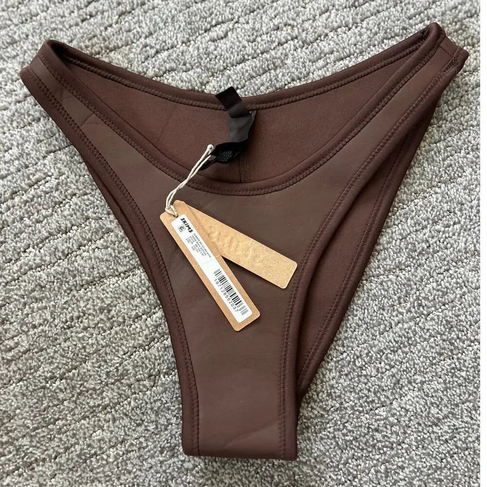 NWT SKIMS Rubberized Scuba Swim Tanga Bikini Bottom in COCOA Size XXS